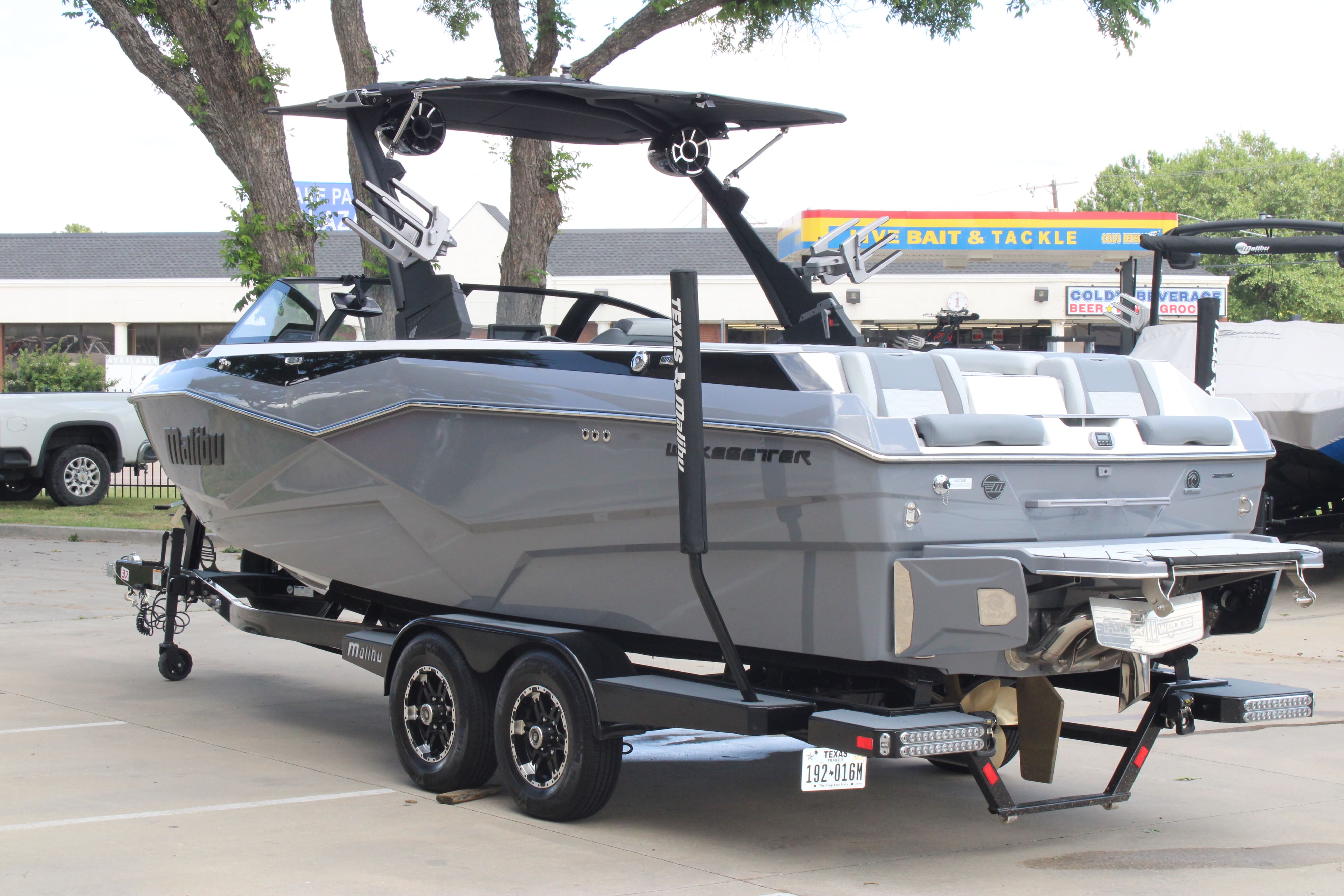 2022 Malibu 25 LSV Icon